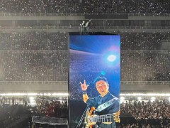 谢霆锋演唱会上对天空说谢谢你 状态拉满引共鸣