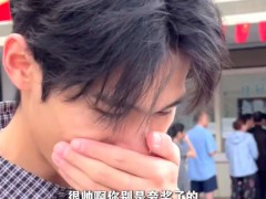 妈妈从小失明没见过儿子模样 医院里儿子被夸帅盲人妈妈连追问